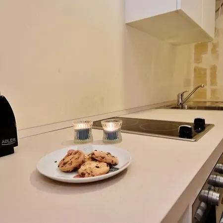 Lucky Star 302 By Vallettastay