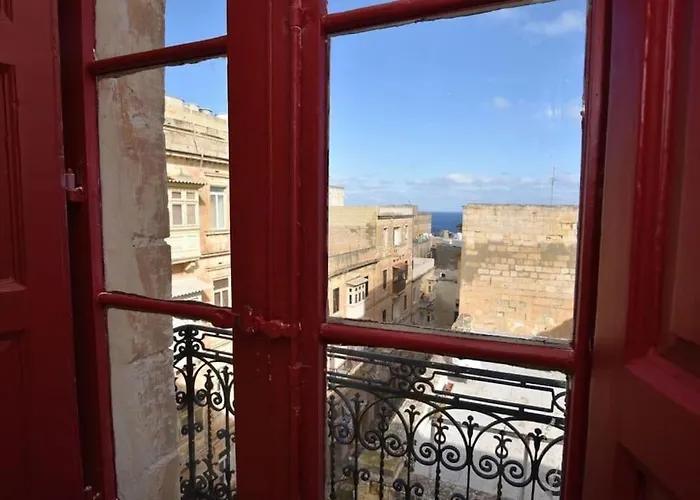 Lucky Star 302 By Vallettastay